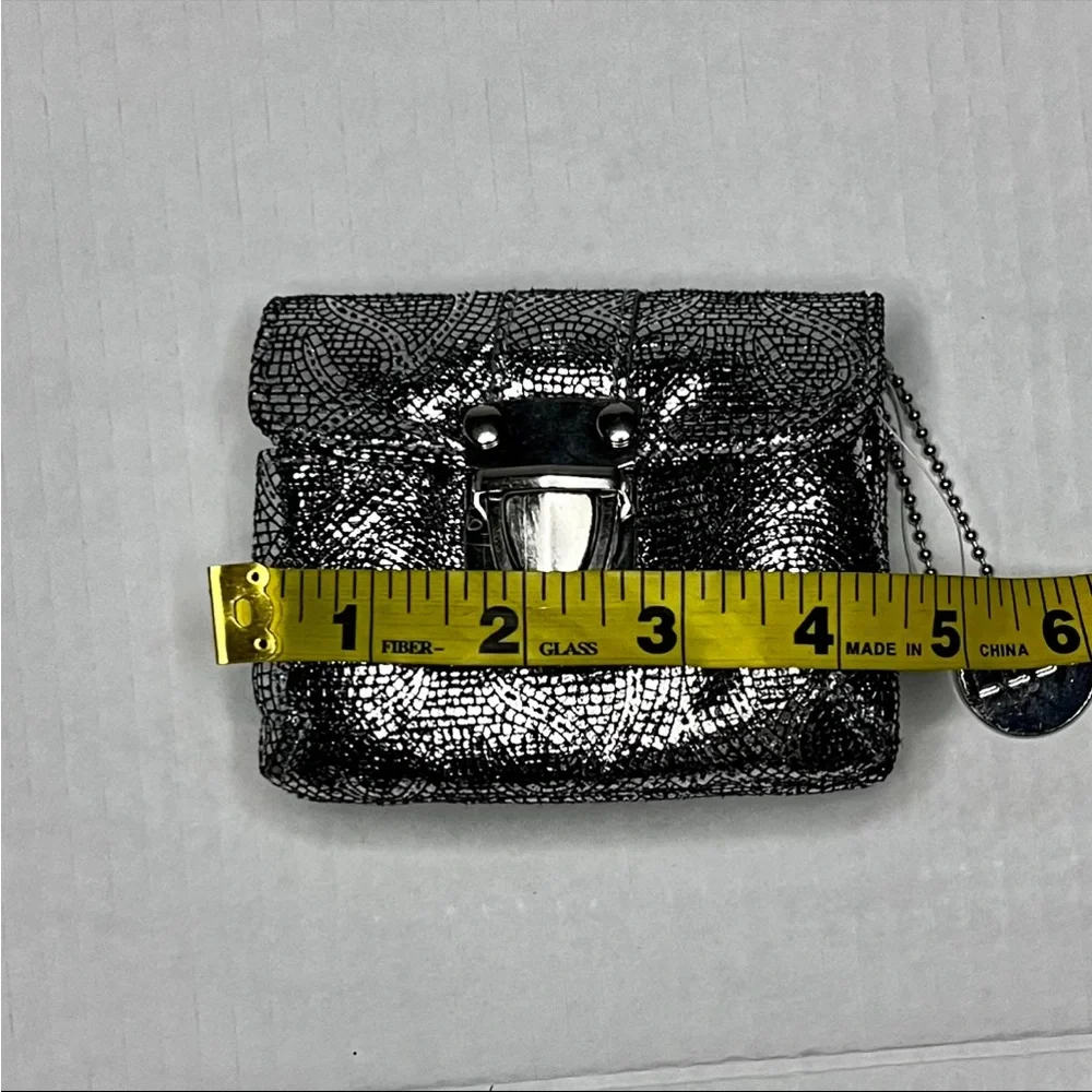 Lulu’s Metallic Wallet - Picture 11 of 13